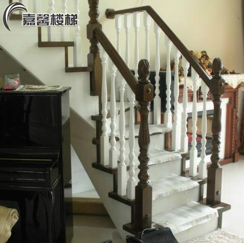 北京实木楼梯护栏楼梯踏步板定制 阁楼楼梯设计 别墅楼梯定制